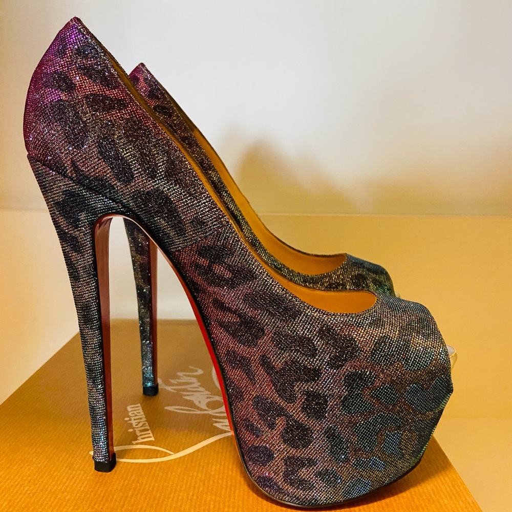 COPY - AUTHENTIC NÉW NEVER WORN CHRISTIAN LOUBOUTIN